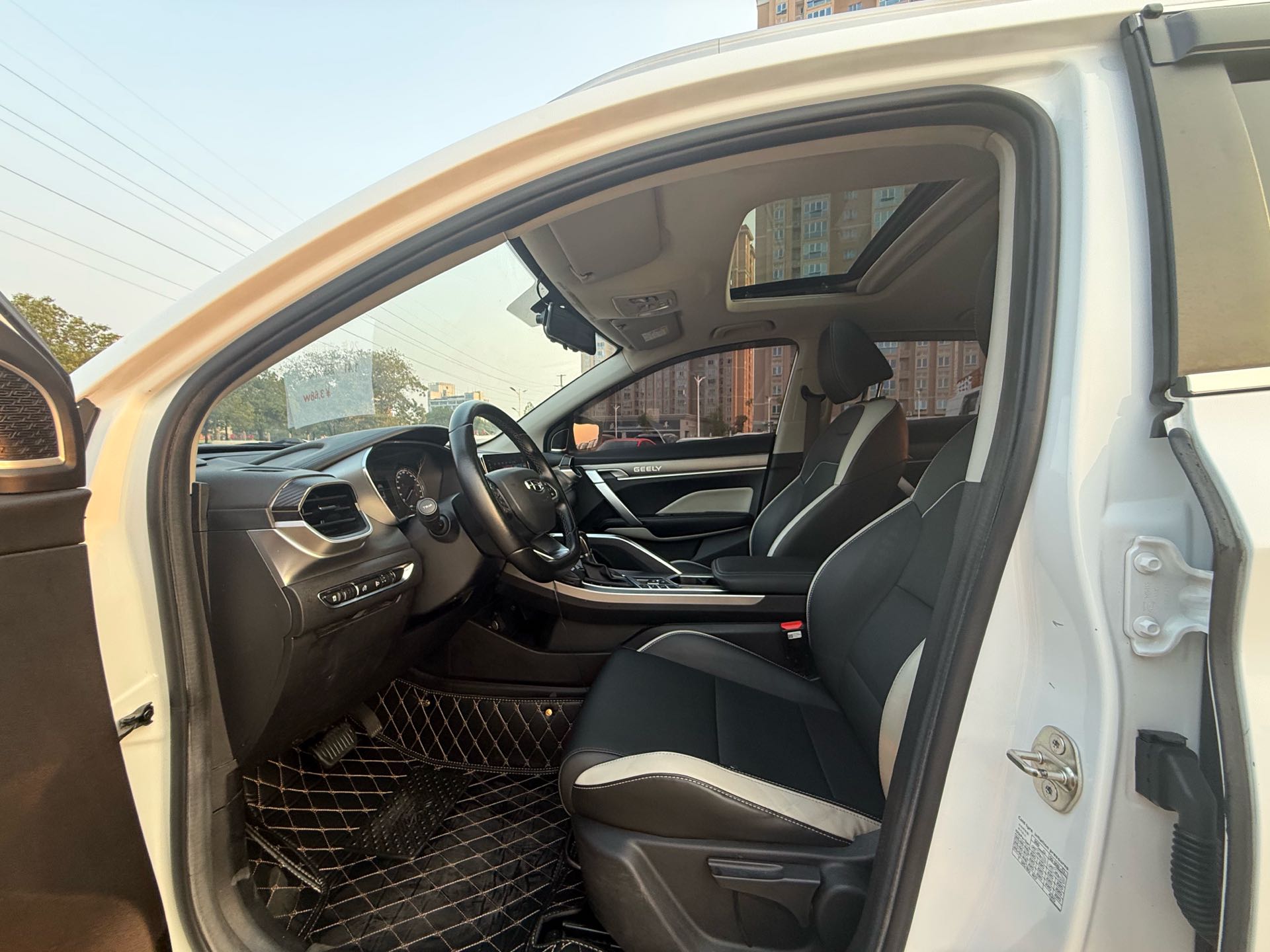 GEELY Coolray 2020 immagine di auto #4