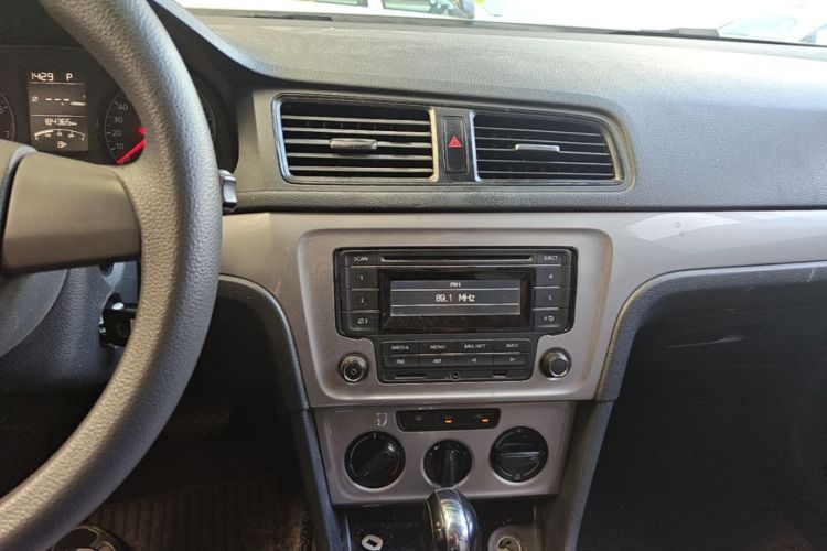 Volkswagen Lavida 2015 car image #15