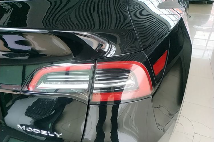 Tesla Model Y 2024 #8 Tesla Model Y 2024 car image #8