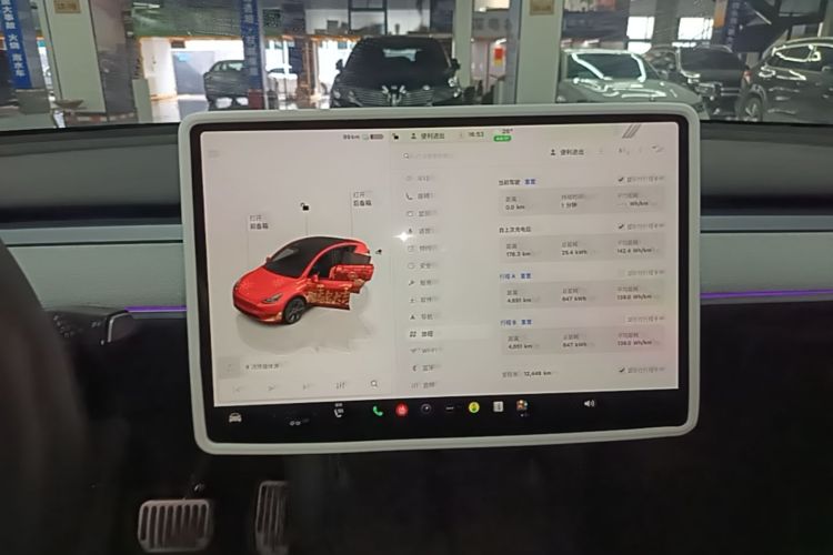 Tesla Model Y 2024 car image #13