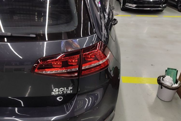 Volkswagen Golf 2017 car image #8