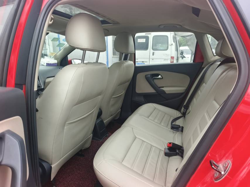 Volkswagen Polo 2014 car image #5