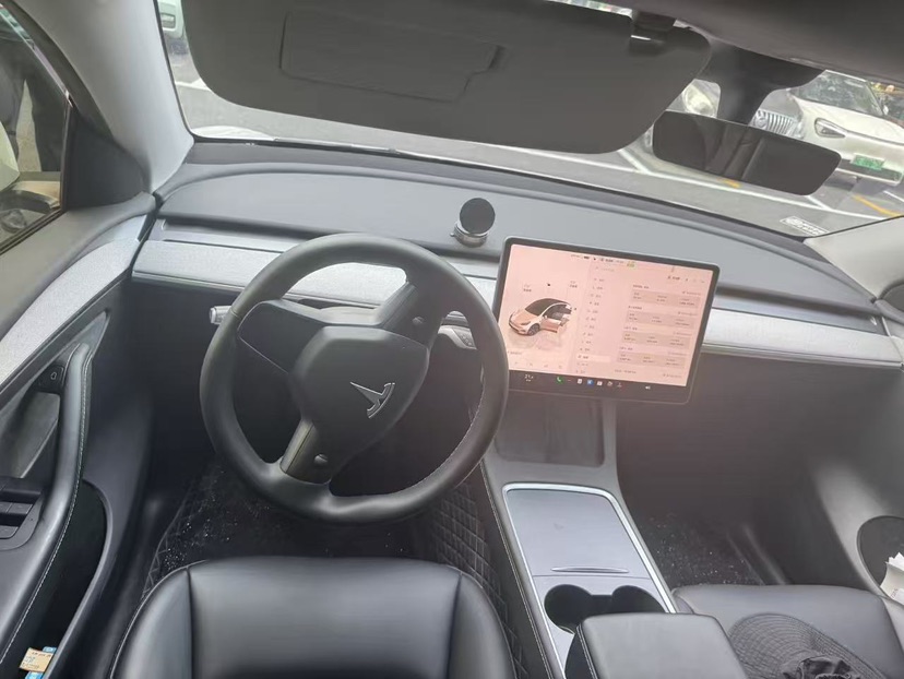 Tesla Model Y 2022 car image #4