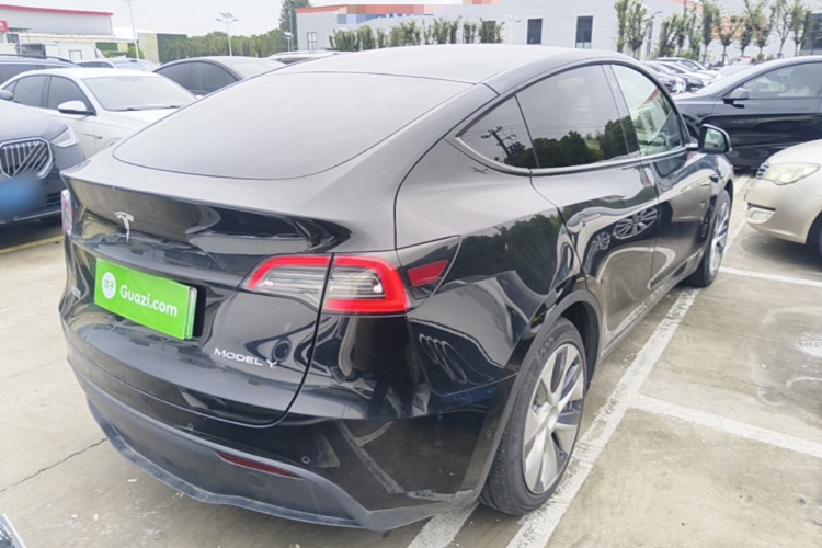 Tesla Model Y 2023 #5 Tesla Model Y 2023 car image #5