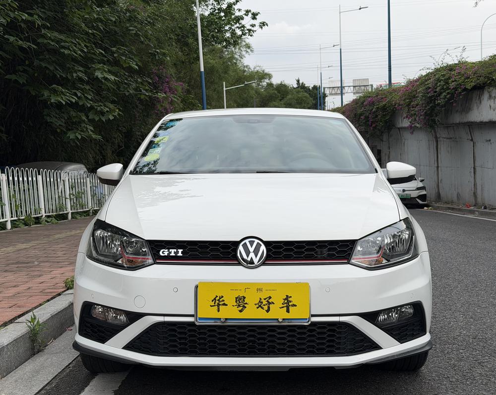 Volkswagen Polo 2016 car image #2