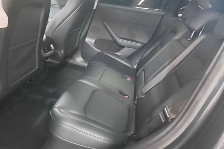 Tesla Model Y 2024 immagine di auto #17