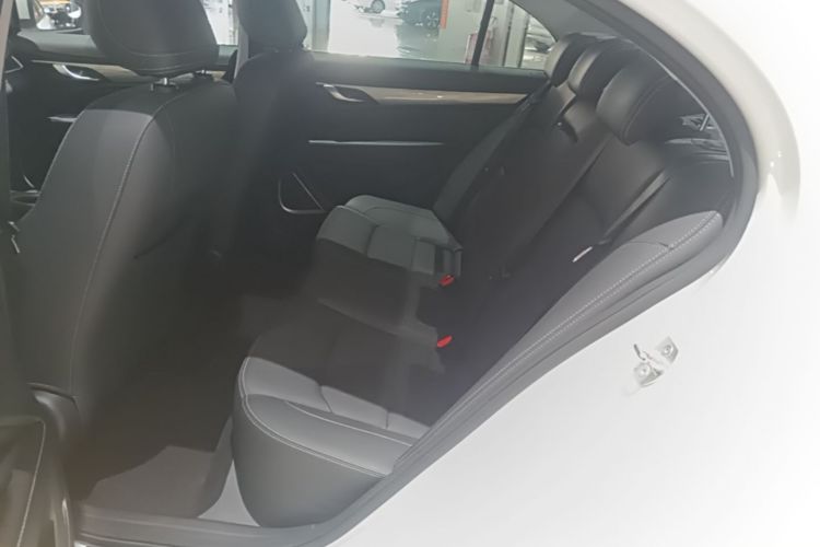 GEELY Emgrand 2019 #17 GEELY Emgrand 2019 car image #17