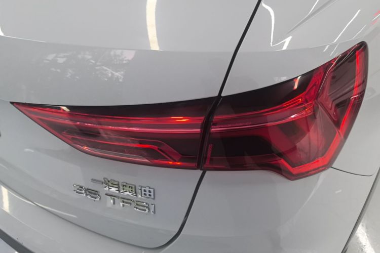 Audi Q3 2019 #8 Audi Q3 2019 car image #8