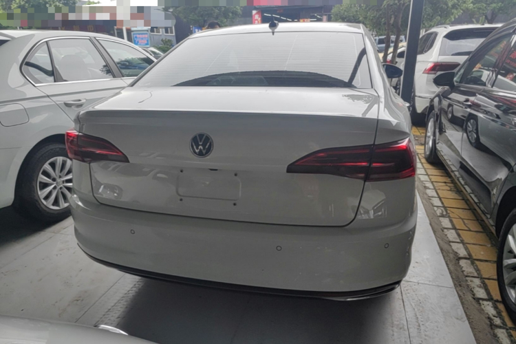 Volkswagen Bora 2022 car image #6
