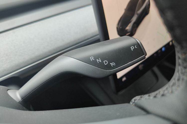Tesla Model Y 2024 car image #14
