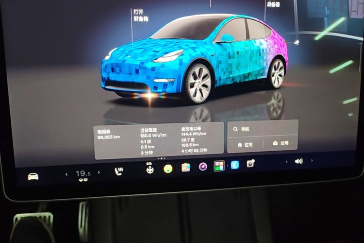 Tesla Model Y 2023 car image #12