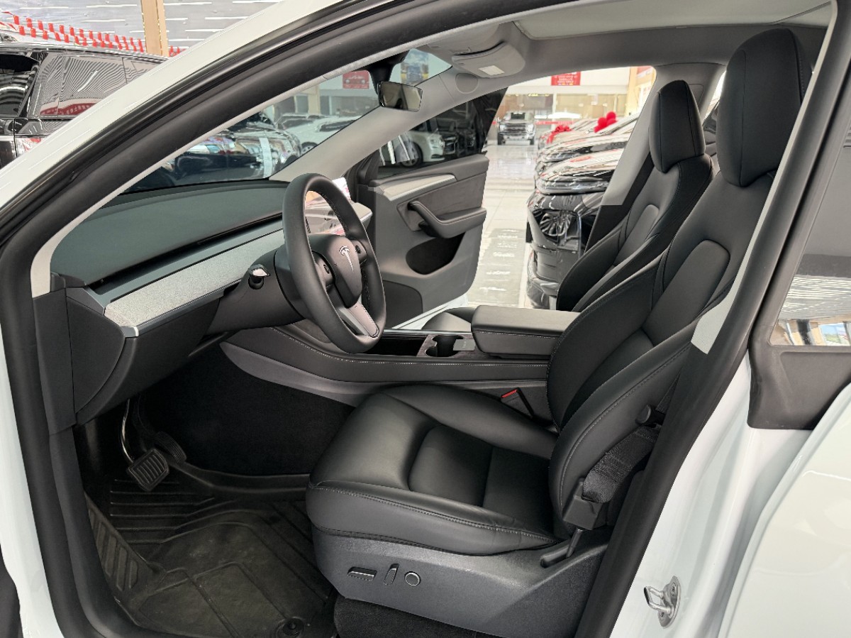 Tesla Model Y 2024 #7 Tesla Model Y 2024 car image #7