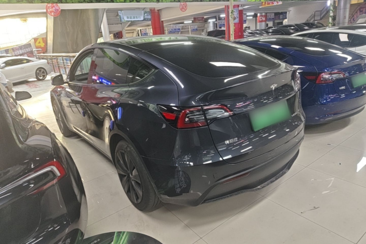 Tesla Model Y 2024 #5 Tesla Model Y 2024 car image #5