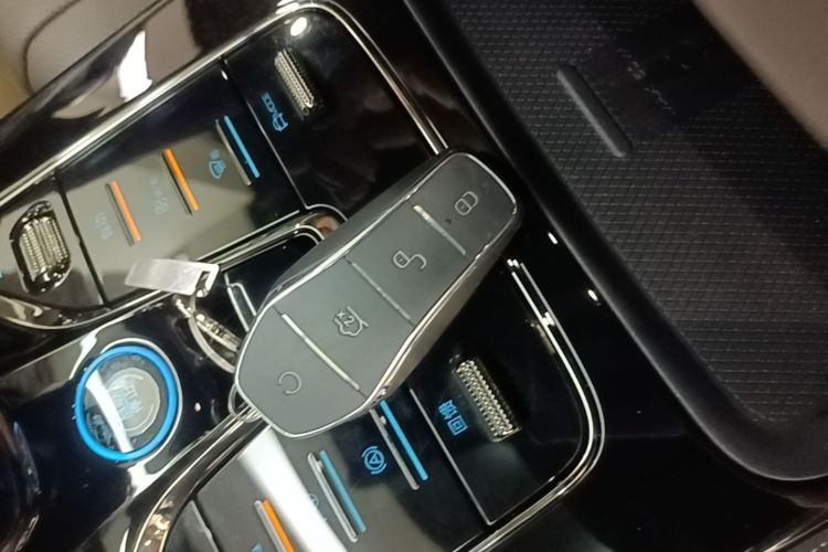 BYD Han 2025 car image #9