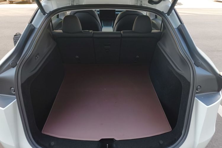 Tesla Model Y 2025 #19 Tesla Model Y 2025 car image #19