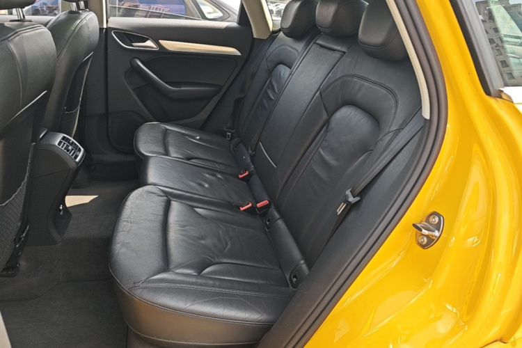 Audi Q3 2016 car image #17