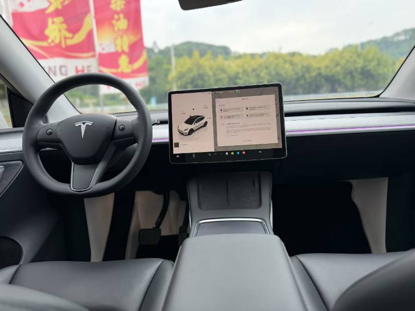 Tesla Model Y 2024 #5 Tesla Model Y 2024 car image #5