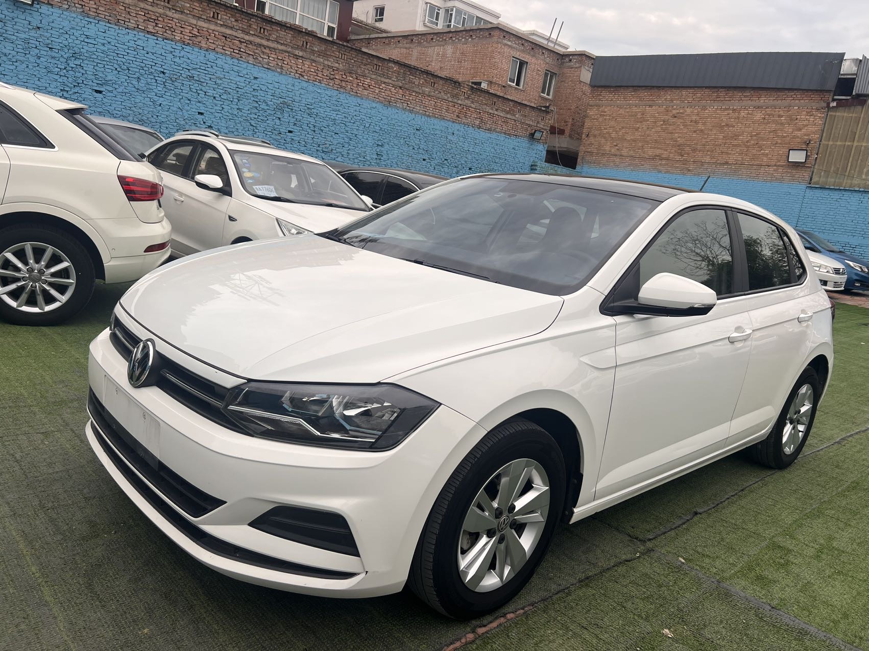 Volkswagen Polo 2019 car image 