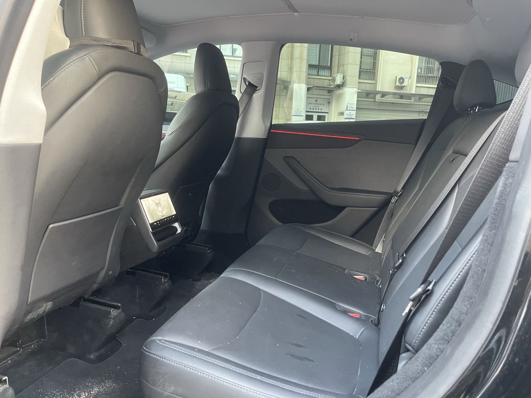 Tesla Model Y 2025 #8 Tesla Model Y 2025 car image #8