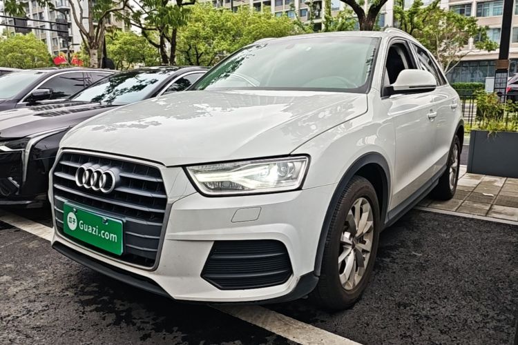 Audi Q3 2018 car image #2