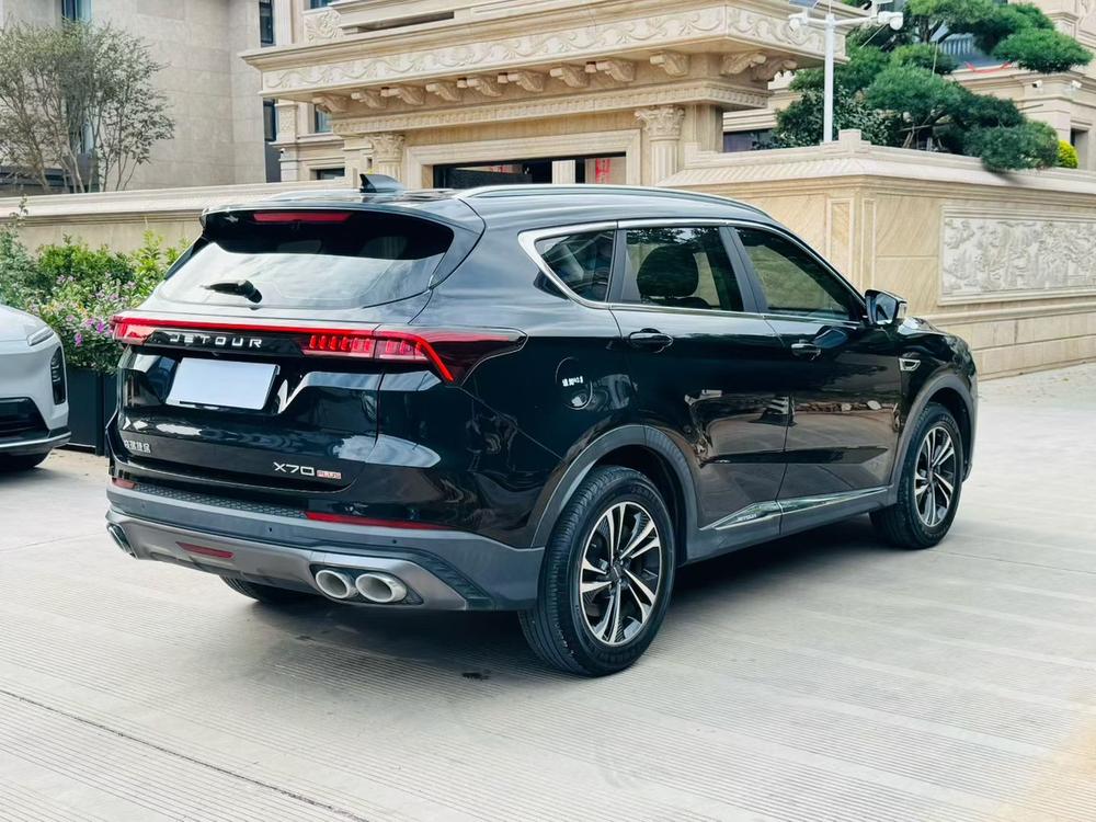 Jetour X70 PLUS 2022 car image #6