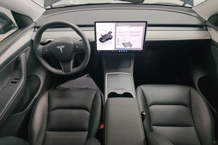 Tesla Model Y 2023 #11 Tesla Model Y 2023 car image #11
