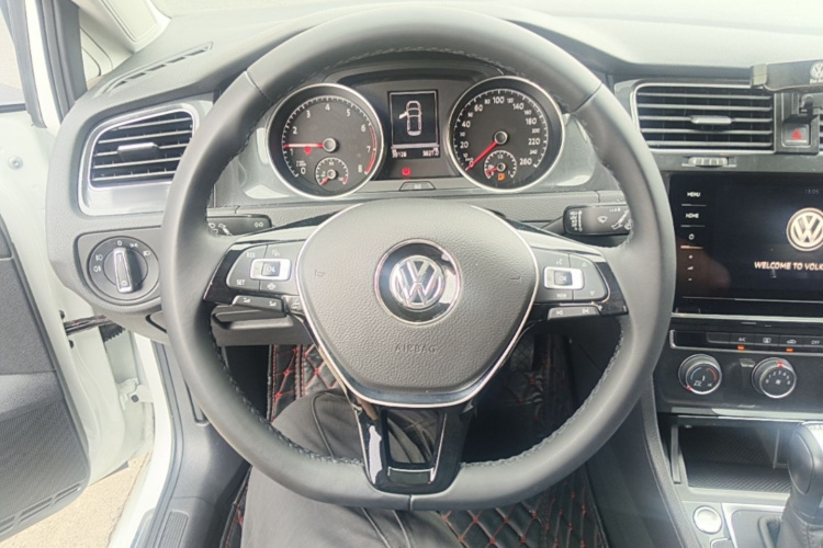 Volkswagen Golf 2020 car image #15