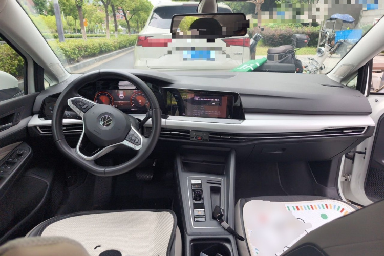 Volkswagen Golf 2022 car image #7