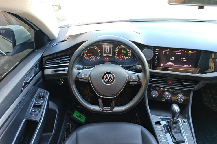 Volkswagen Bora 2022 car image #11