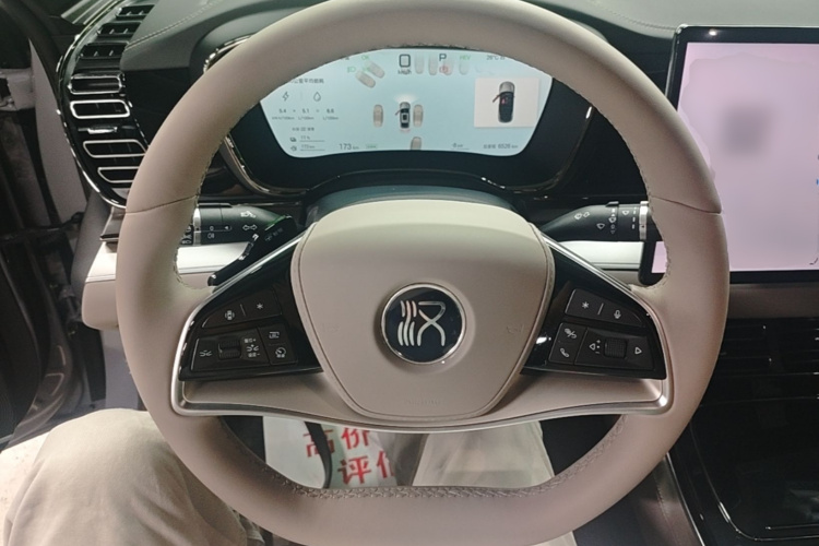 BYD Han 2025 car image #15