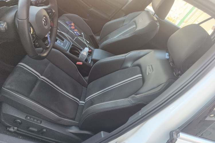 Volkswagen Golf 2023 car image #17