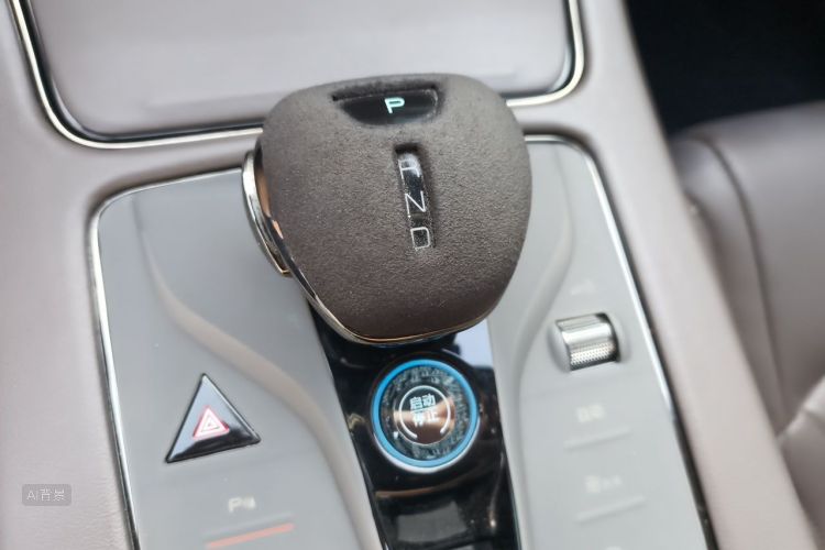 BYD Han 2023 car image #16