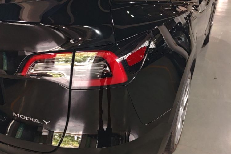 Tesla Model Y 2023 #8 Tesla Model Y 2023 car image #8