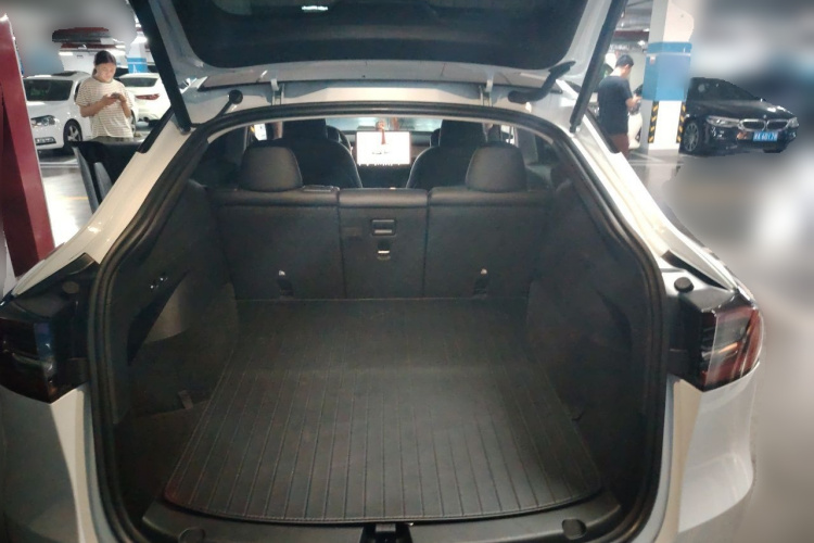 Tesla Model Y 2023 car image #17