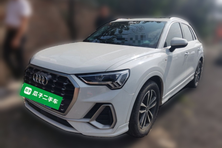 Audi Q3 2023 car image #2