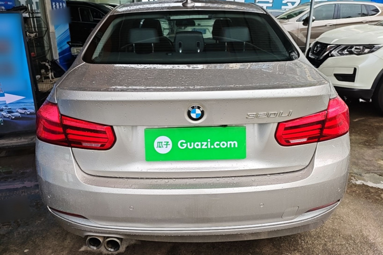 BMW 3 Series 2018 immagine di auto #6