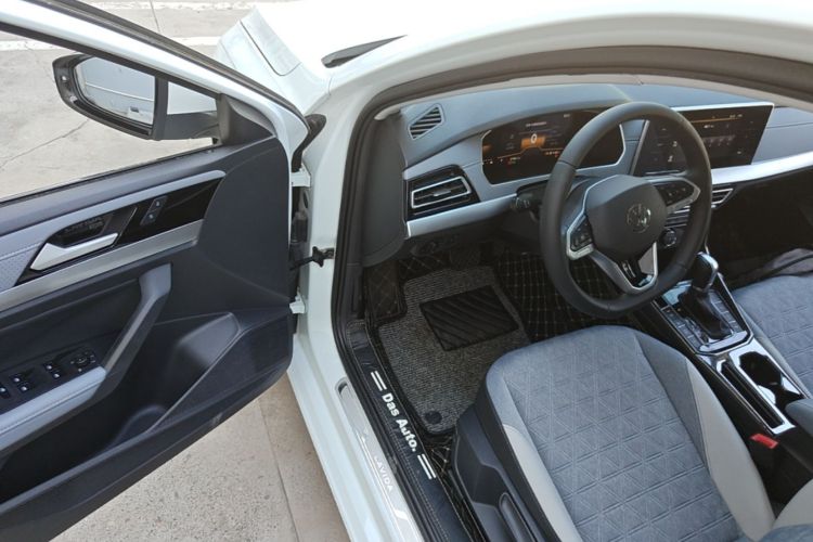 Volkswagen Lavida 2023 car image #16