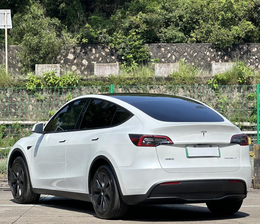 Tesla Model Y 2024 #5 Tesla Model Y 2024 car image #5