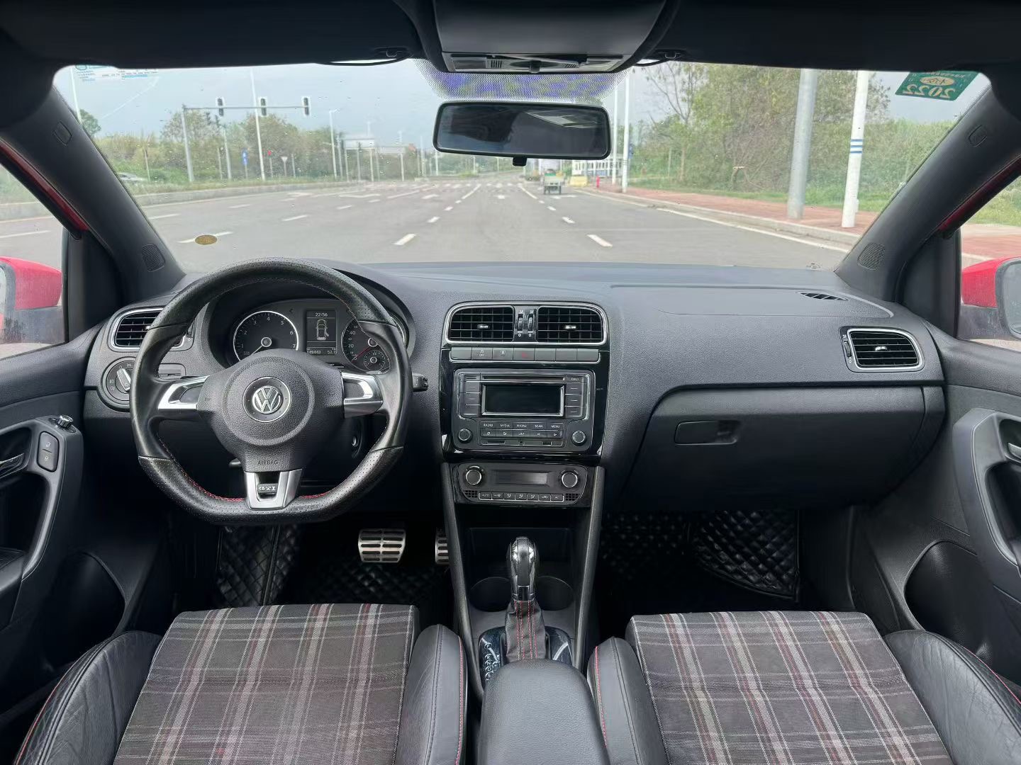 Volkswagen Polo 2014 car image #5