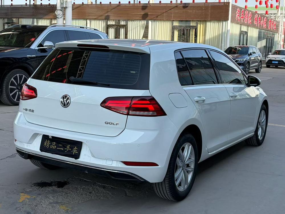Volkswagen Golf 2018 car image #6