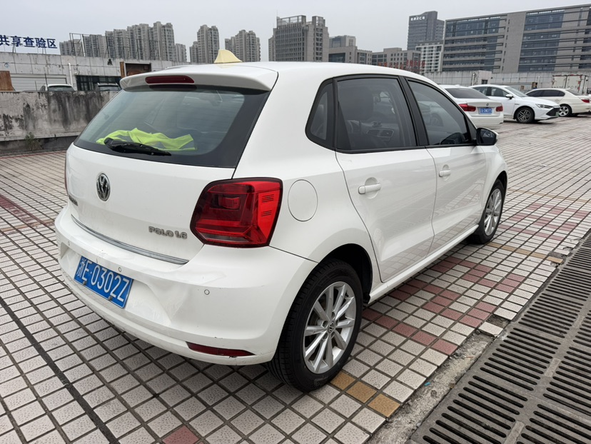 Volkswagen Polo 2015 car image #8