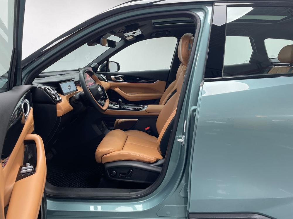 GEELY Boyue L 2025 car image #17