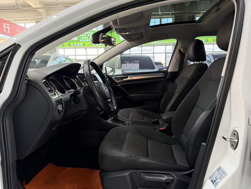 Volkswagen Golf 2020 car image #4