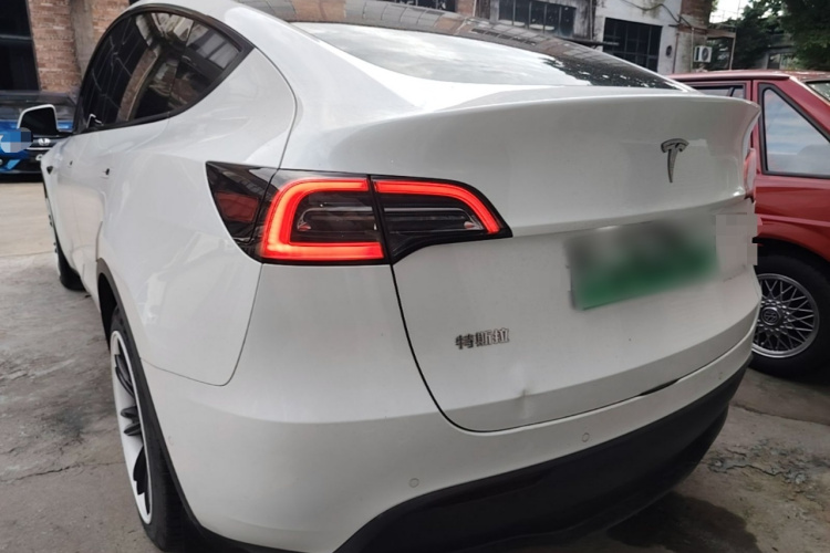Tesla Model Y 2023 car image #5