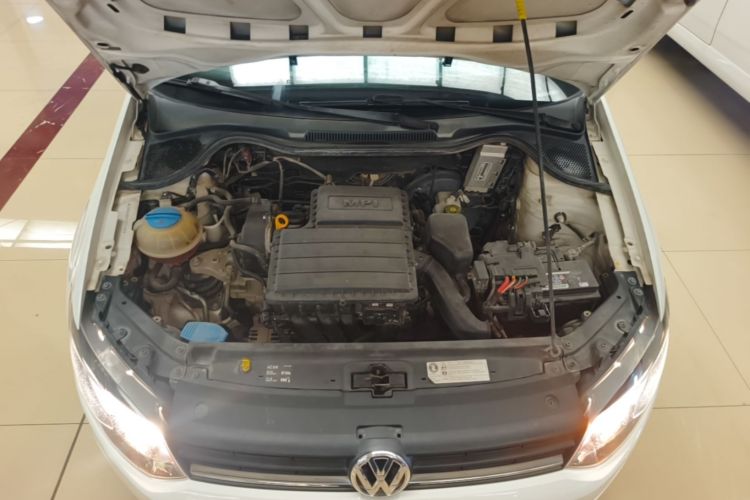 Volkswagen Polo 2015 car image #20