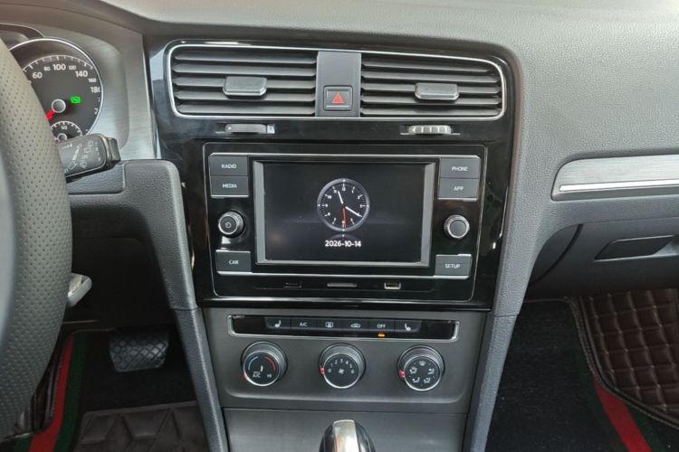 Volkswagen Golf 2015 car image #13