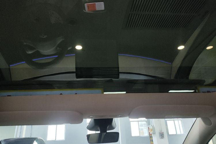 Tesla Model Y 2024 car image #18