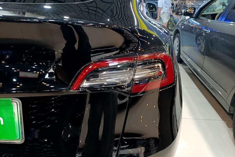 Tesla Model Y 2022 #8 Tesla Model Y 2022 car image #8
