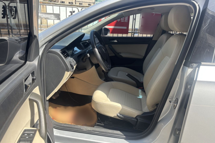 Skoda Rapid 2017 image de voiture #14