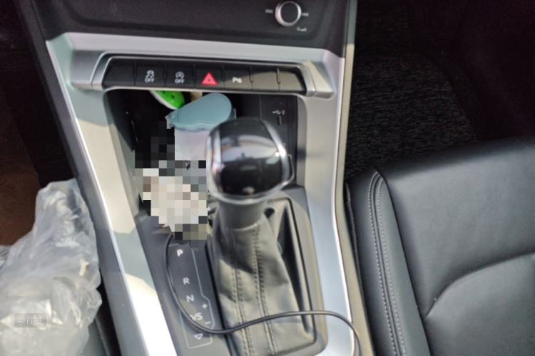 Audi Q3 2020 car image #16